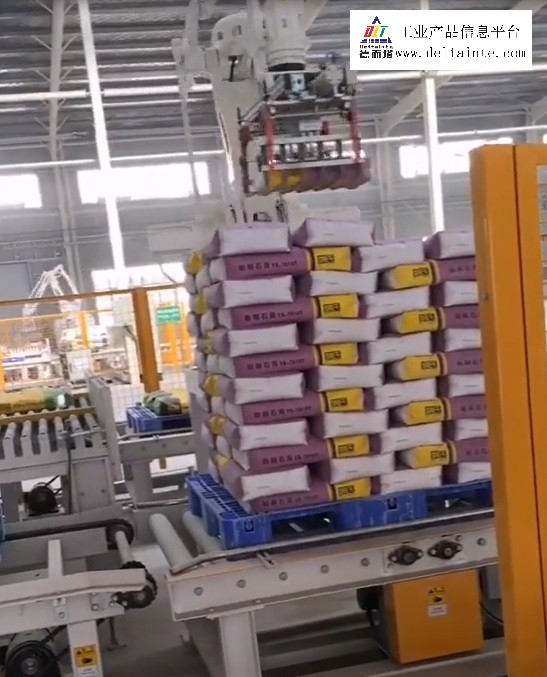 A video of Chinese moving robots replacing heavy manual labor